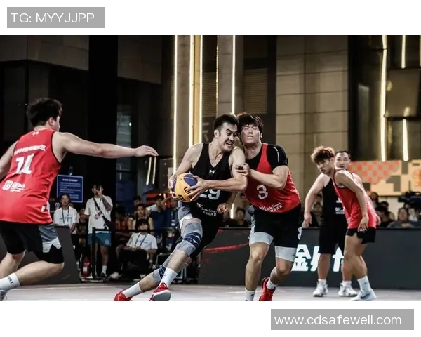 热爱篮球的足球巨星们如何在场外展现他们的运动激情与风采